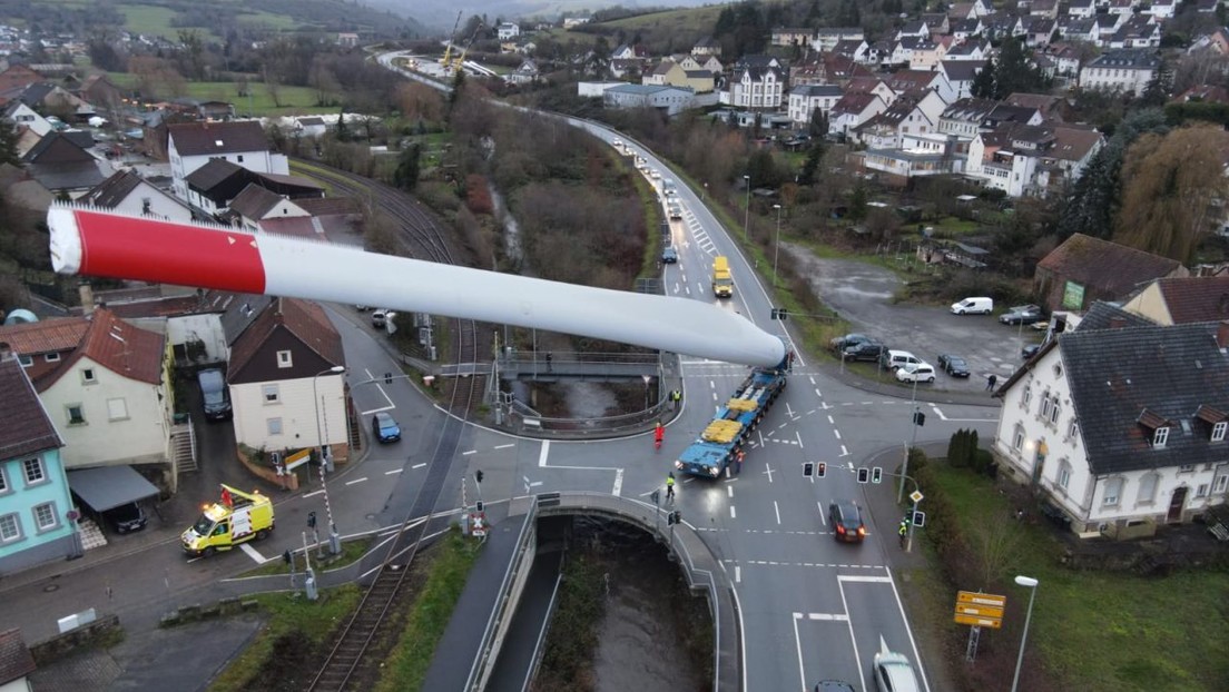 Lussemburgo: le immagini impressionanti di una pala eolica