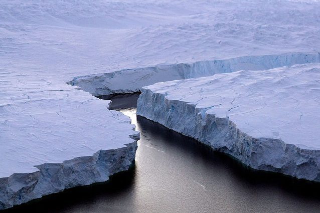 Georgia del Sud: il colossal l’iceberg A-68A si frammenta a pochi chilometri dalla costa