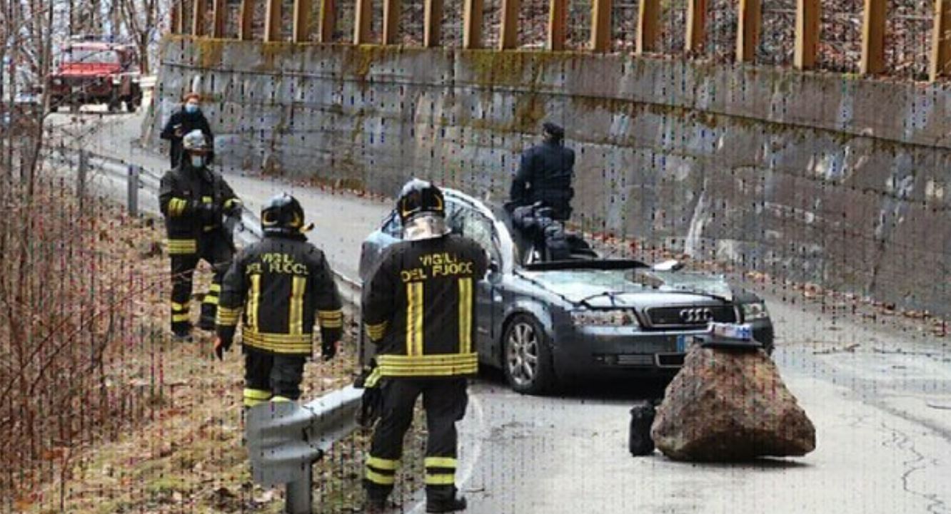 masso-travolge-auto-1.jpg