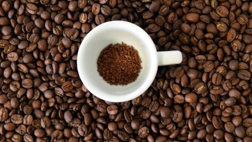 Il momento migliore per bere il caffè, secondo la scienza