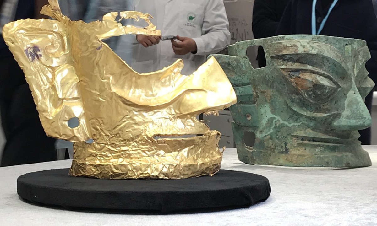Una misteriosa maschera in oro scoperta in Cina. Risale ad oltre 3.000 anni fa