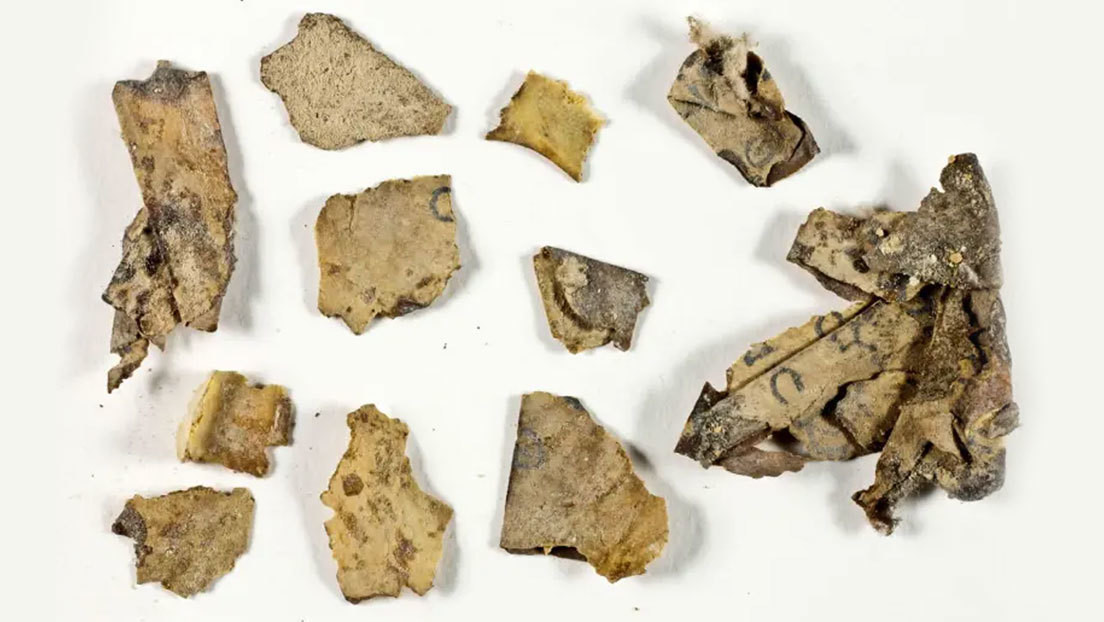 Gerusalemme: scoperto  manoscritto biblico di oltre 2.000 anni fa e i resti mummificati di un bambino