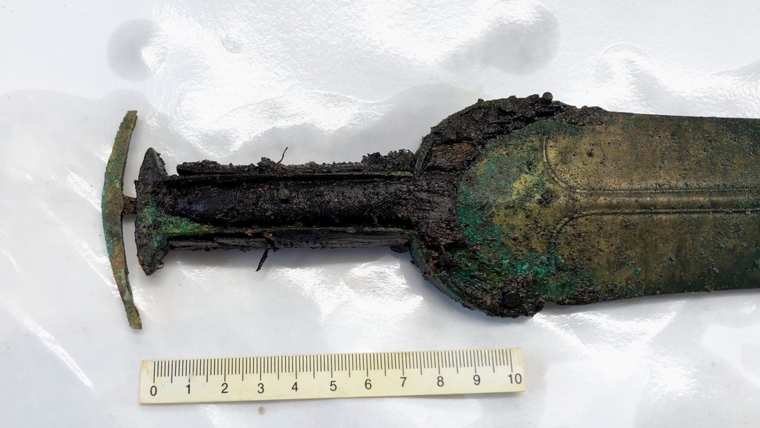 Una spada di 3000 anni scoperta in Danimarca