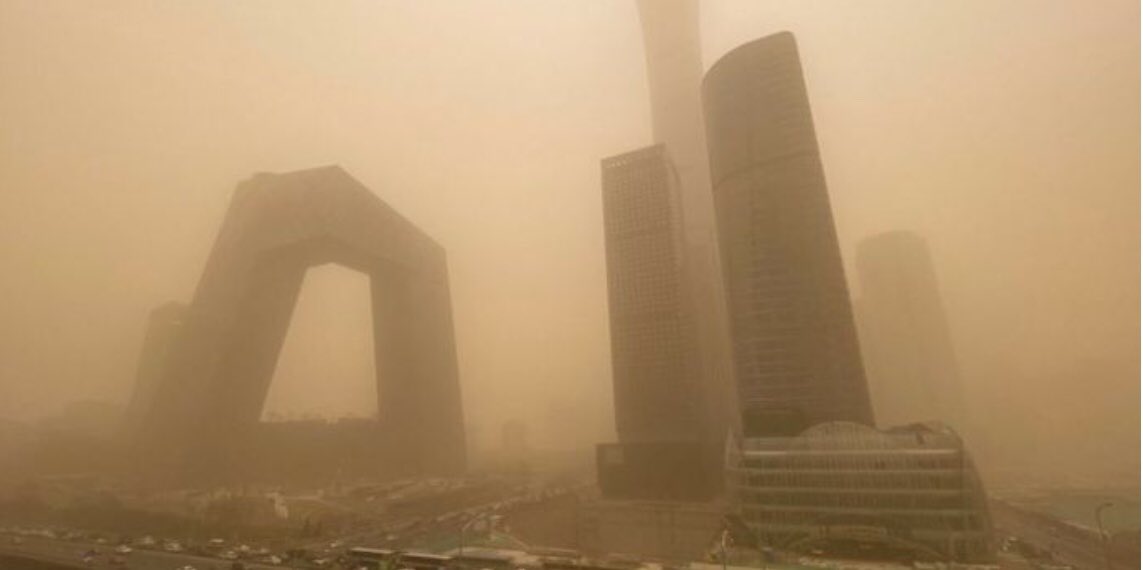 Colossale tempesta di sabbia travolge la Mongolia: oltre 400 dispersi e 8 morti