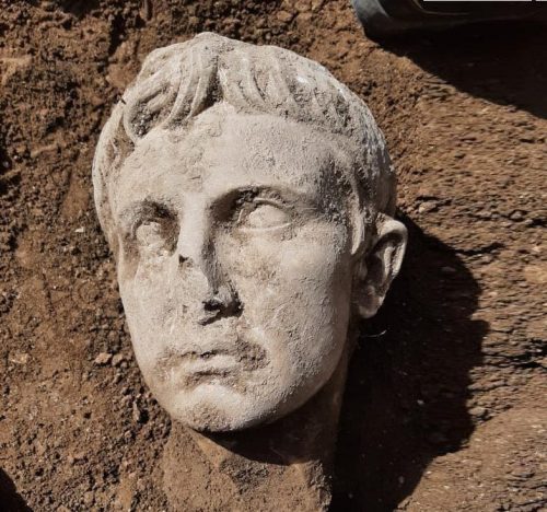 Isernia: una testa di Augusto portata alla luce durante lavori di scavo