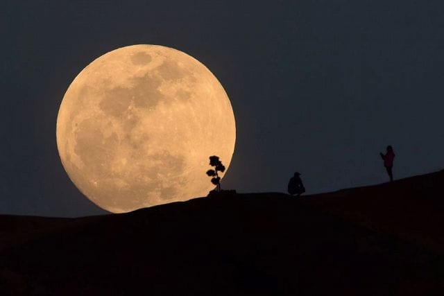 SUPER-LUNA-PINK-MOON-1.jpg