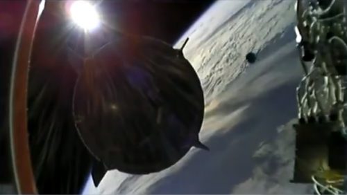 Spazio: un oggetto spaziale non identificato sfiora la Crew Dragon di SpaceX. Il video