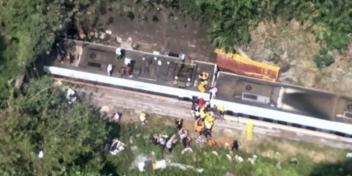 Spaventoso deragliamento in un tunnel a Taiwan: 36 morti, 70 persone intrappolate nei vagoni