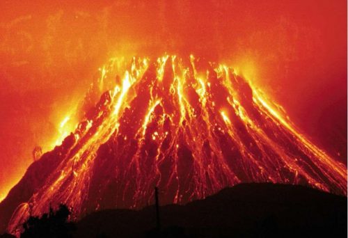 Erutta il vulcano Soufrière a Saint Vincent e Grenadine. Evacuate migliaia di persone