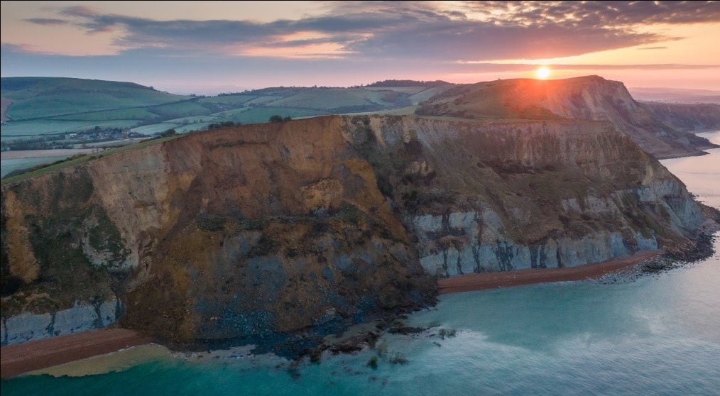 Inghilterra: cede la ‘Jurassic Coast’. Franano oltre 4mila tonnellate di roccia