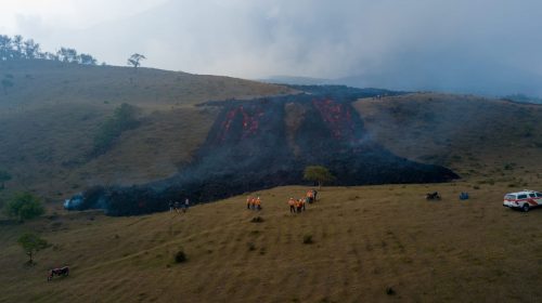 Guatemala: la lava del vulcano Pacaya avanza inesorabile verso i centri abitati. A rischio tre villaggi