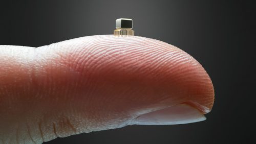 Sviluppato il chip più piccolo al mondo iniettabile nel corpo con un ago. Ha le dimensioni di un acaro