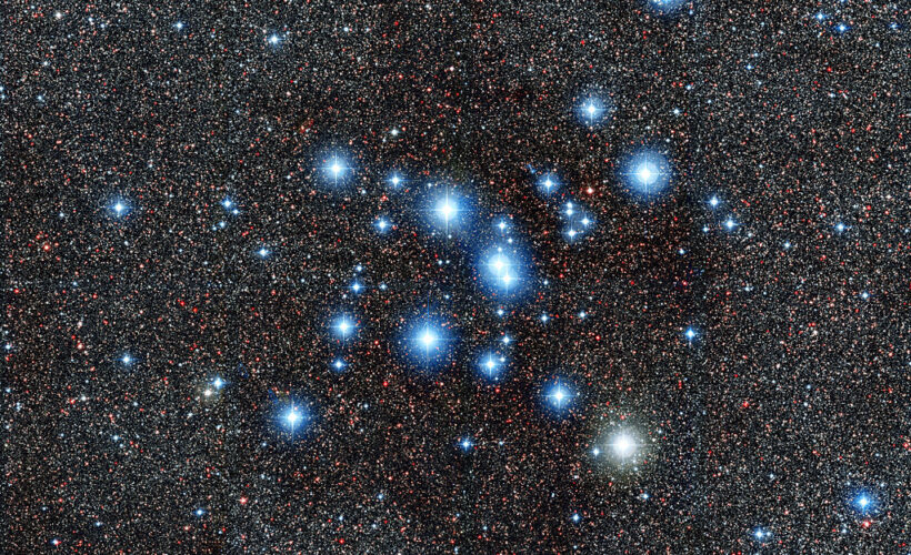 Astronomia: scatto sorprendente di Hubble che ritrae NGC 330