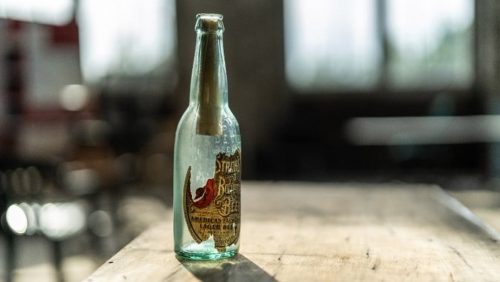 Un messaggio in una bottiglia di 108 anni fa scoperto in un edificio di Detroit