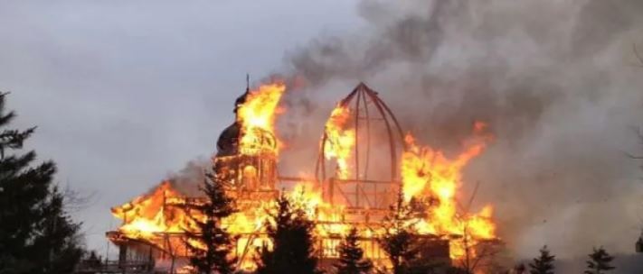 Canada: ancora fosse comuni di bambini.  Nativi danno fuoco alle chiese