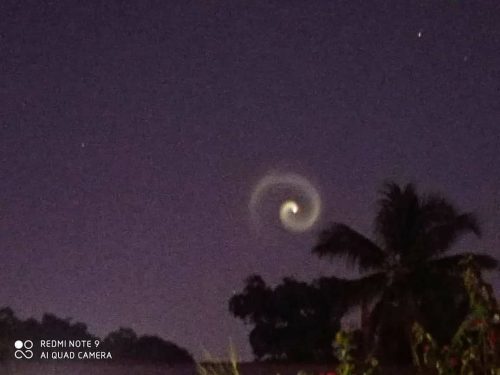 Una spirale luminosa avvistata sulle isole del Pacifico
