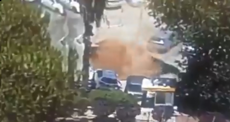 Gerusalemme: una voragine inghiotte le auto in un parcheggio di un ospedale. Il video