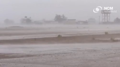 Caldo record negli Emirati Arabi: le autorità provocano piogge artificiali