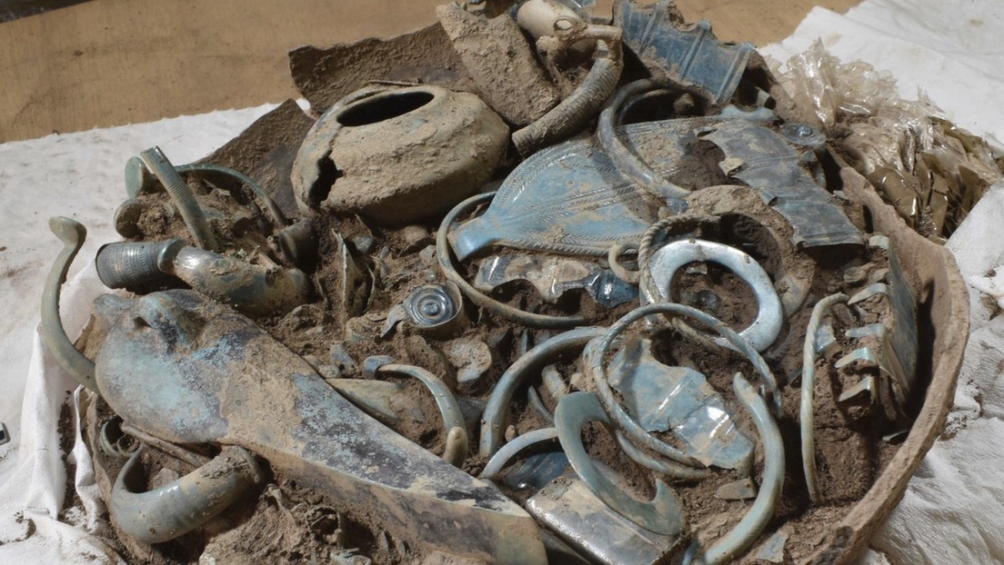 Francia: scoperti vasi ricolmi di gioielli risalenti a 2.800 anni fa