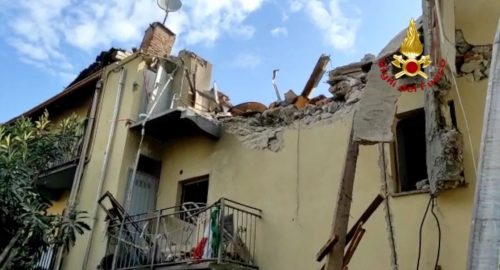 Paura a Torino, palazzina crolla a causa di un’ esplosione: si scava tra le macerie