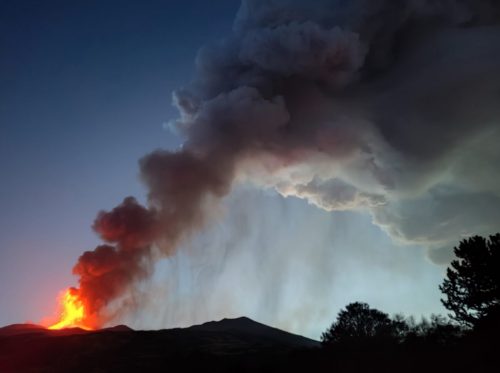 L’Etna si innalza: ora la vetta è 3.357 metri