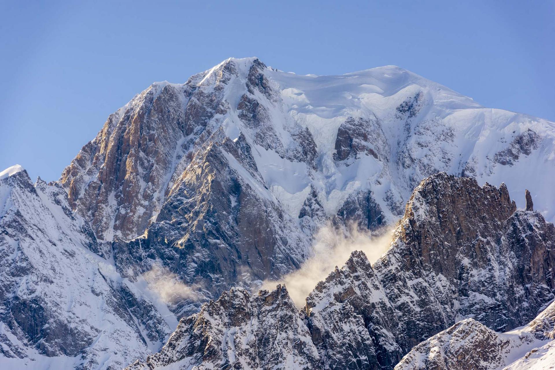 Il Monte Bianco ‘si abbassa’ di un metro. Cala ancora l’altezza della vetta d’Europa