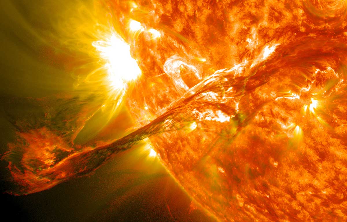 Nuovo brillamento sul Sole: espulsione di massa coronale verso la Terra
