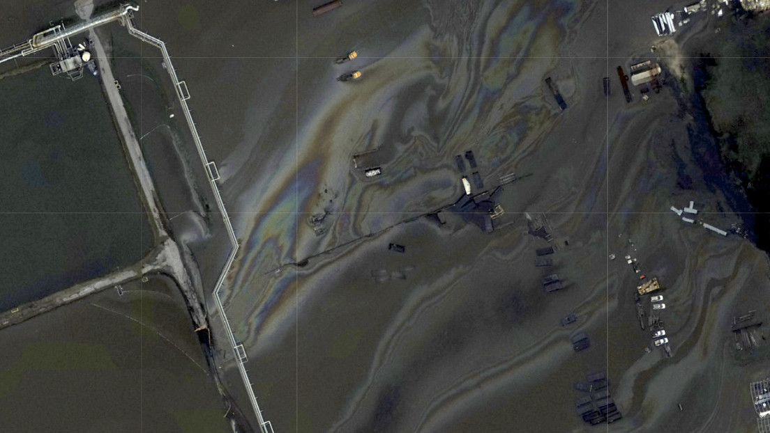 Uragano Ida: una macchia nera appare vicino ad una piattaforma petrolifera nel Golfo del Messico