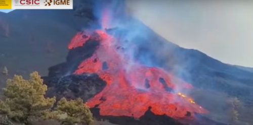 Cumbre Veja: crolla il fianco nord. Nuovo flusso di lava travolge La Palma. Il video