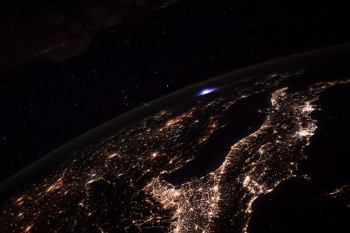 Un forte bagliore sull’Europa fotografato dalla Stazione Spaziale Internazionale