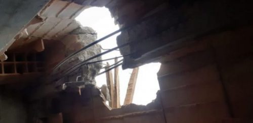 Panico in Sicilia: fulmine squarcia il tetto di una casa