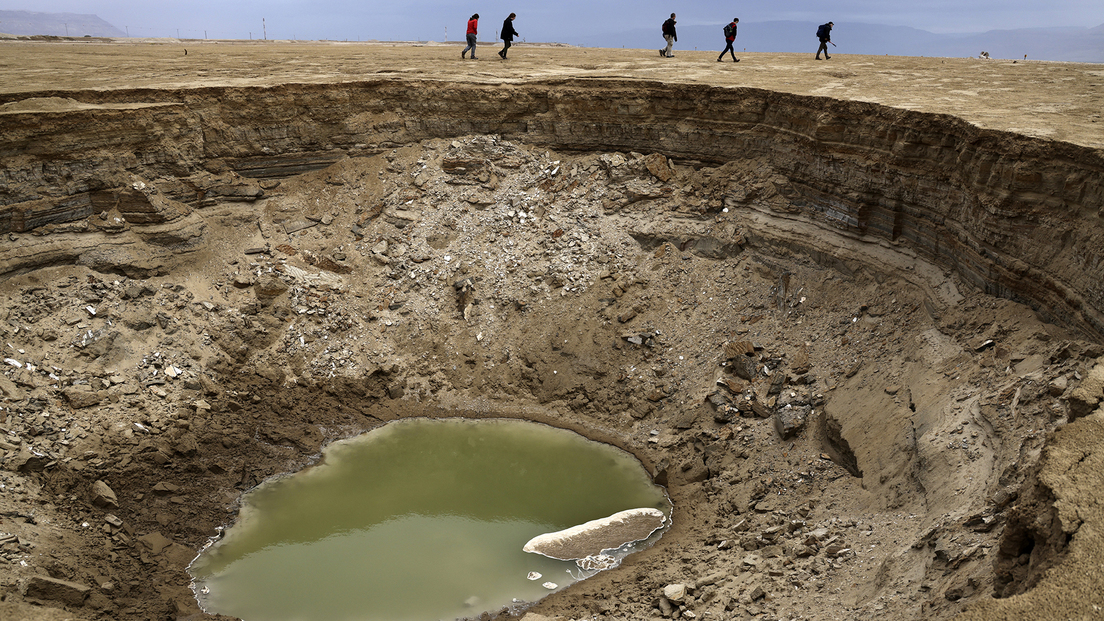 Il Mar Morto sta scomparendo: gli stabilimenti balneari si trasformano in luoghi fantasma