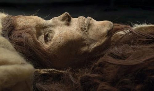 Mummie ‘con lineamenti occidentali’ scoperte in Cina