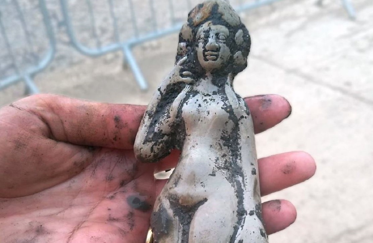 statuetta-di-venere-di-1800-anni-1.jpg