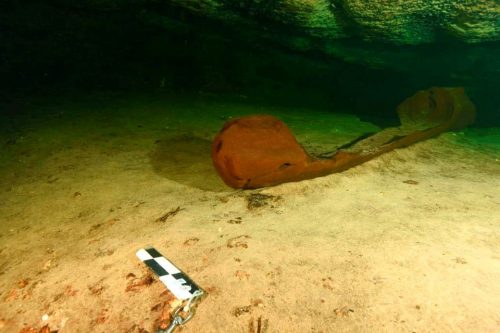 Messico: scoperta antica canoa Maya insieme ad uno scheletro