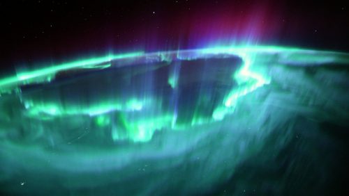 Spazio: uno spettacolare anello nell’aurora boreale. L’immagine dell’ISS