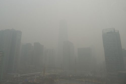 Inquinamento record in Cina: chiuse scuole ed autostrade