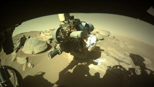 Marte: il Rover Perseverance raccoglie una roccia marziana ‘verdastra’