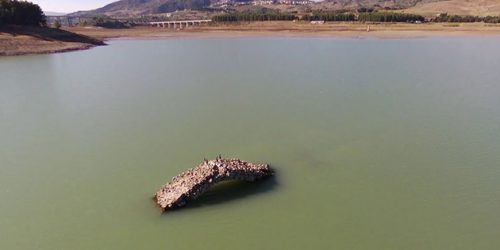 Molise: la siccità fa riemergere un ponte romano