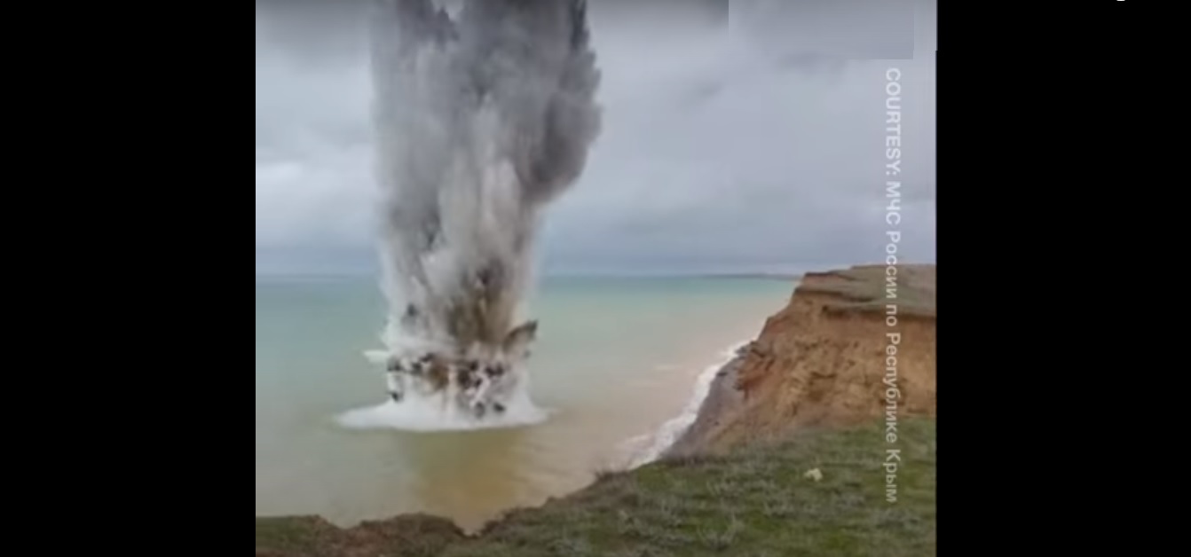 Una bomba della Seconda Guerra Mondiale esplode in Crimea. Il video