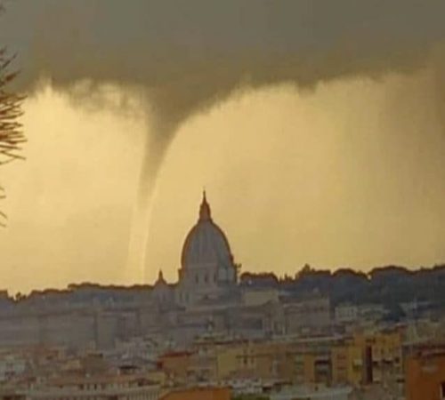 Roma: “funnel cloud” a Tor Vergata e forte grandinata si abbattono sulla città. VIDEO