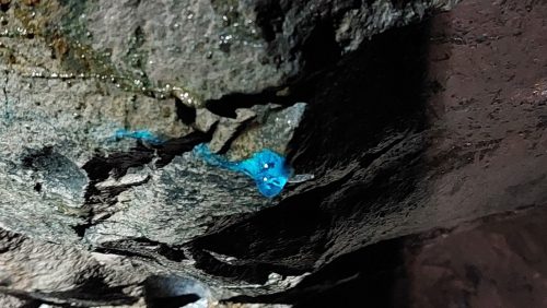 Scoperta misteriosa sostanza blu in una miniera americana