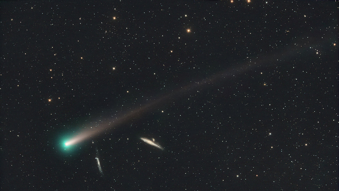 Aurora, pioggia di meteoriti e cometa: la fantastica immagine di un satellite cinese