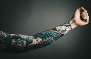 Tatuaggi e linfoma: studio svedese rivela un rischio maggiore del 21%