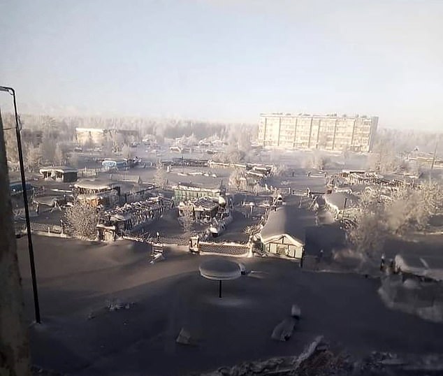 Russia: la neve nera ricopre i villaggi di Omsukchan e Seimchan