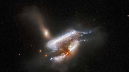 Hubble rivela tre galassie che si stanno ‘fondendo’