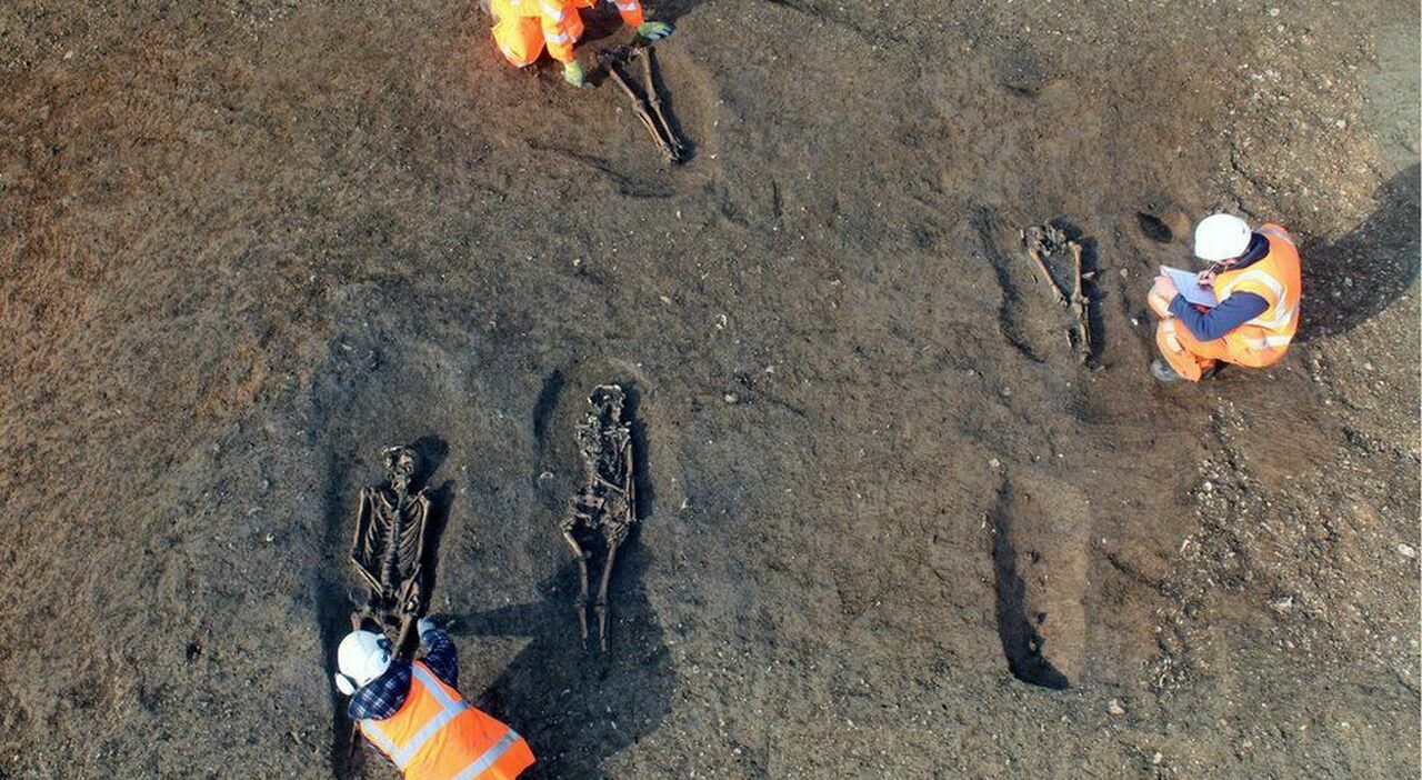 Inghilterra: scoperte tombe di epoca romana durante uno scavo per costruire uno stadio