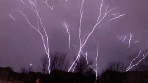 USA: rarissimo fulmine illumina i cieli del Kansas. VIDEO