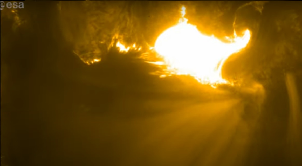 La Solar Orbiter registra un gigantesco brillamento solare: ‘Mai così vicino’