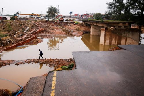 Alluvione in Sudafrica: è disastro umanitario. Oltre 400 i morti nel Sud-Est